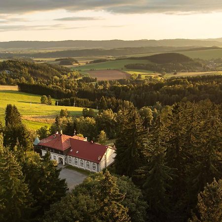 Hotel Zámeček Janovičky Broumov Esterno foto