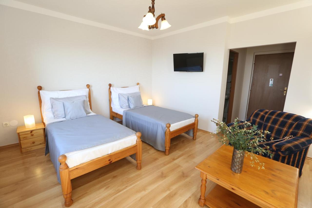 Hotel Zámeček Janovičky Broumov Esterno foto