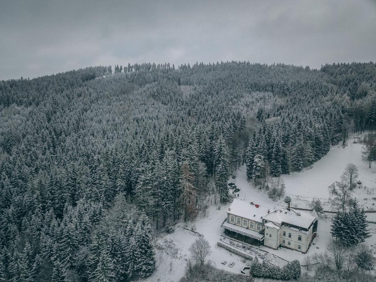 Hotel Zámeček Janovičky Broumov Esterno foto