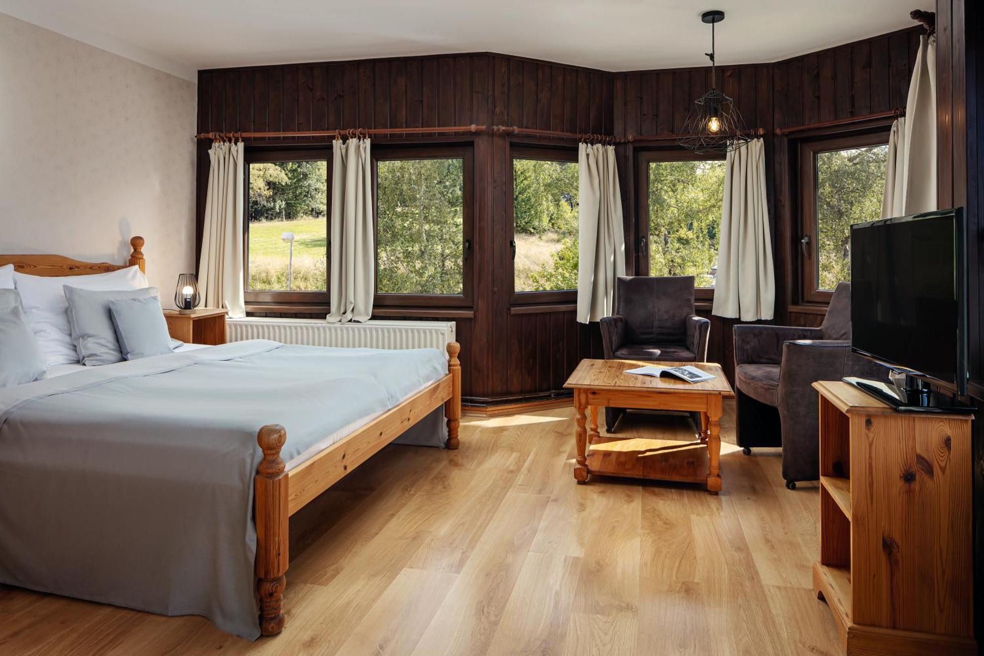 Hotel Zámeček Janovičky Broumov Esterno foto