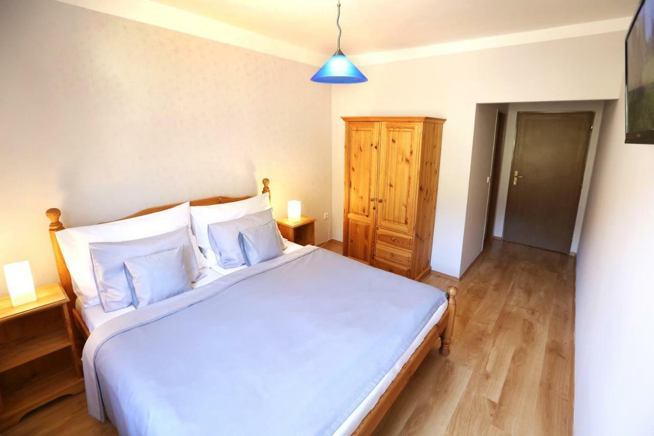Hotel Zámeček Janovičky Broumov Esterno foto