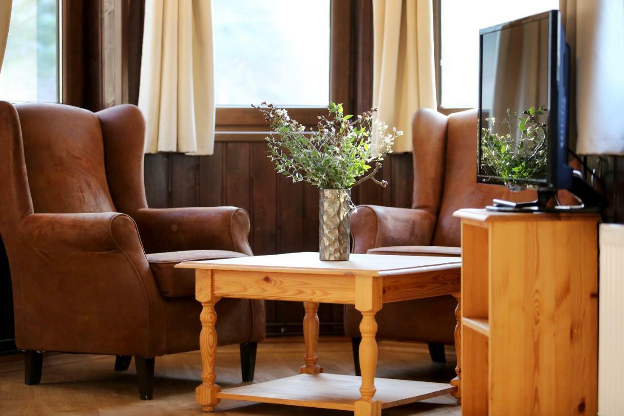 Hotel Zámeček Janovičky Broumov Esterno foto