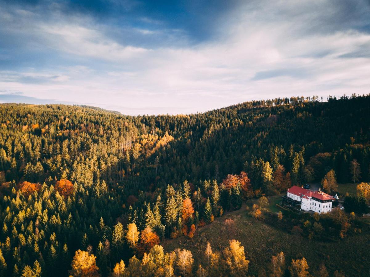 Hotel Zámeček Janovičky Broumov Esterno foto
